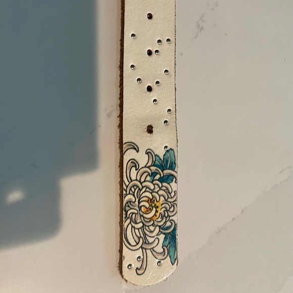 VTG White and Multi Color Ed Hardy Logo Leather Belt with rhinestones & studs 🔩 - Picture 6 of 16